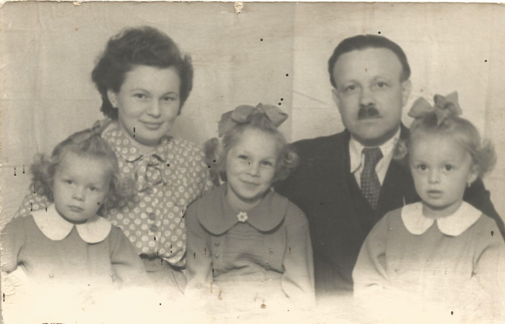 1952-ben családjával